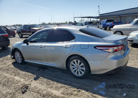 2020 Toyota Camry Le z USA, uszkodzony, nr VIN 4T1C11AK0LU914449